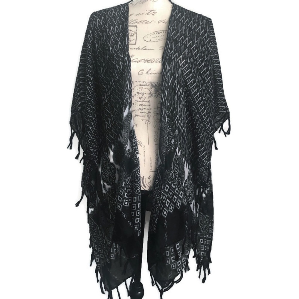 JANICE | Black & White Lightweight Kimono